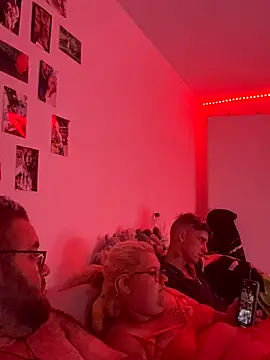 Snapshot of mrandmrsdarkside chatting on September 11, 7:47 pm mrandmrsdarkside online show from September 11, 7:47 pm