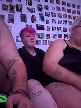 Snapshot of mrandmrsdarkside chatting on October 10, 8:52 pm mrandmrsdarkside online show from October 10, 8:52 pm