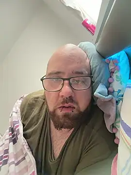 Snapshot of mrandmrsdarkside chatting on March 16, 9:02 am mrandmrsdarkside online show from March 16, 9:02 am