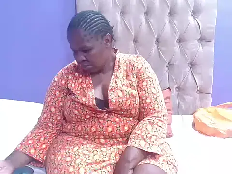 Snapshot of NaughtyChubbyZoe chatting on February 24, 6:39 pm NaughtyChubbyZoe online show from February 24, 6:39 pm