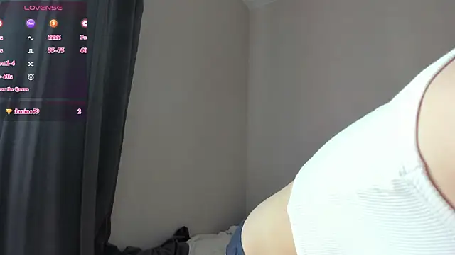 Snapshot of GraceBrawn chatting on June 6, 5:23 am GraceBrawn online show from June 6, 5:23 am