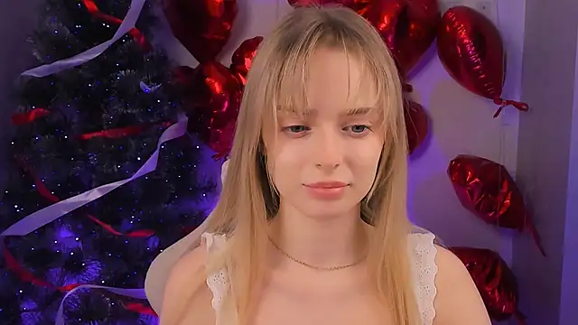 JuliaBrewwer online show from April 17, 6:55 pm