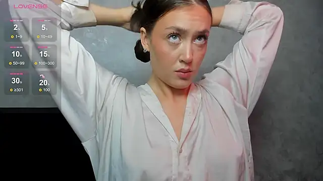 SaraMoren0 online show from September 18, 1:46 pm