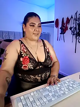 Snapshot of AndreaKinky chatting on November 12, 8:15 am AndreaKinky online show from November 12, 8:15 am