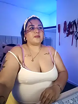 Snapshot of AndreaKinky chatting on November 15, 8:11 am AndreaKinky online show from November 15, 8:11 am