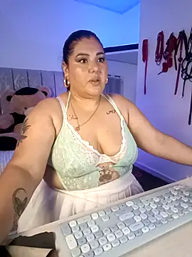 Snapshot of AndreaKinky chatting on November 19, 8:14 am AndreaKinky online show from November 19, 8:14 am