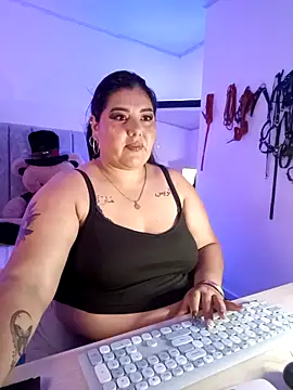 Snapshot of AndreaKinky chatting on November 22, 8:24 am AndreaKinky online show from November 22, 8:24 am