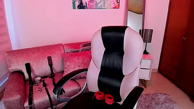 Lucie Harper online show from September 28, 7:52 pm