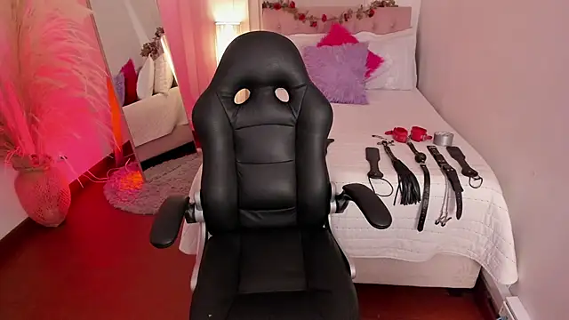 Lucie Harper online show from October 31, 8:32 pm