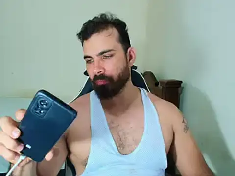 Snapshot of max_love255 chatting on October 23, 9:02 pm max love255 online show from October 23, 9:02 pm