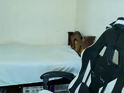 Snapshot of max_love255 chatting on October 26, 6:14 pm max love255 online show from October 26, 6:14 pm