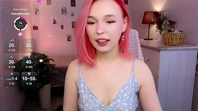 Snapshot of NaomiYoru chatting on April 10, 8:35 pm NaomiYoru online show from April 10, 8:35 pm