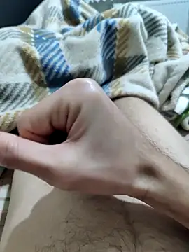 emrekzlk52 online show from March 27, 11:37 pm