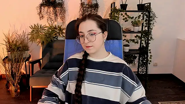 VirtuallVoyant online show from December 3, 8:12 am