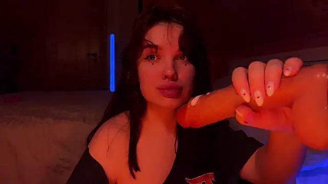 Snapshot of Crucio chatting on February 21, 9:05 pm Crucio online show from February 21, 9:05 pm