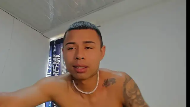 Snapshot of _Logan_Colton_ chatting on September 22, 5:37 pm Logan Colton online show from September 22, 5:37 pm