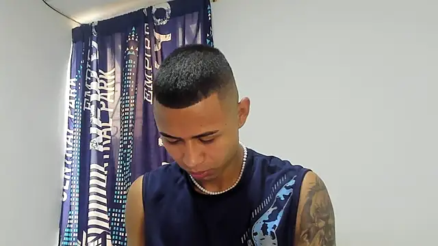 Snapshot of _Logan_Colton_ chatting on October 2, 5:31 pm Logan Colton online show from October 2, 5:31 pm