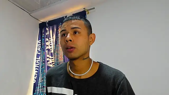 Snapshot of _Logan_Colton_ chatting on October 11, 6:39 pm Logan Colton online show from October 11, 6:39 pm