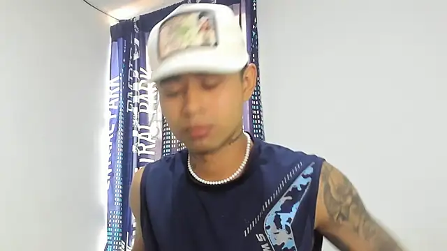 Snapshot of _Logan_Colton_ chatting on October 17, 8:22 pm Logan Colton online show from October 17, 8:22 pm