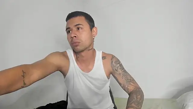 Snapshot of _Logan_Colton_ chatting on April 26, 9:12 pm Logan Colton online show from April 26, 9:12 pm