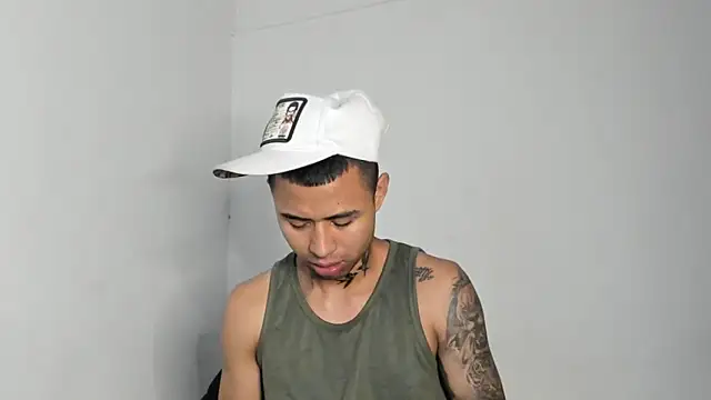 Snapshot of _Logan_Colton_ chatting on June 12, 10:52 pm Logan Colton online show from June 12, 10:52 pm
