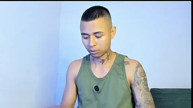 Snapshot of _Logan_Colton_ chatting on July 23, 9:46 pm Logan Colton online show from July 23, 9:46 pm