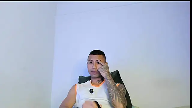 Snapshot of _Logan_Colton_ chatting on July 25, 8:28 pm Logan Colton online show from July 25, 8:28 pm