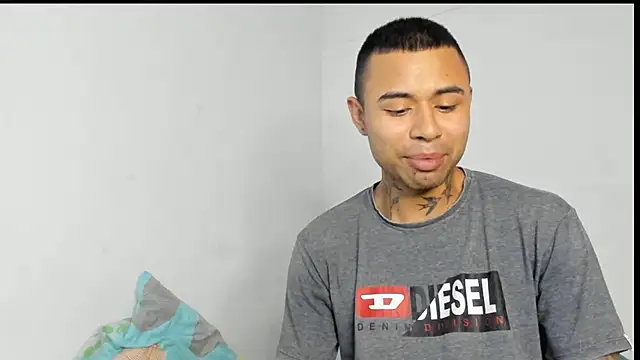 Snapshot of _Logan_Colton_ chatting on August 2, 7:56 pm Logan Colton online show from August 2, 7:56 pm