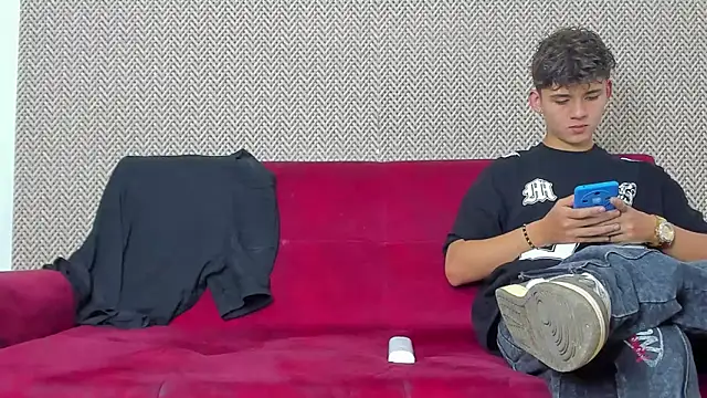 willy sexxx18 online show from February 25, 7:45 pm