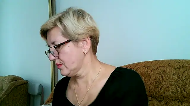 Snapshot of Dana4921 chatting on October 13, 1:33 pm Dana4921 online show from October 13, 1:33 pm