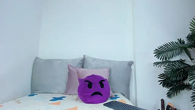 Lilygomezz online show from September 25, 9:35 am