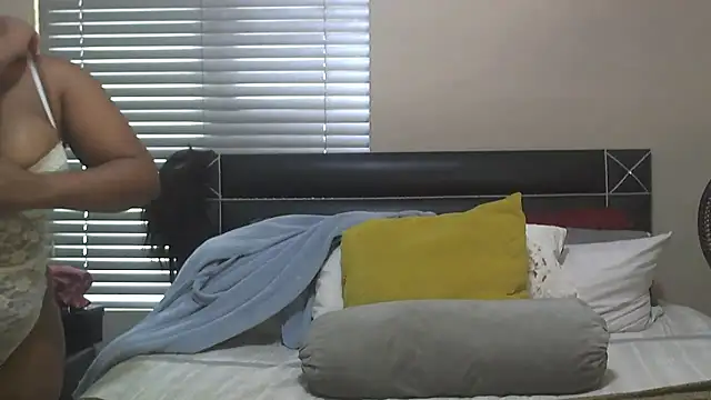 SweetBerryBliss online show from November 17, 7:47 am