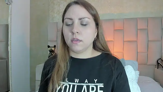 cloesummerr  online show from October 31, 1:12 pm