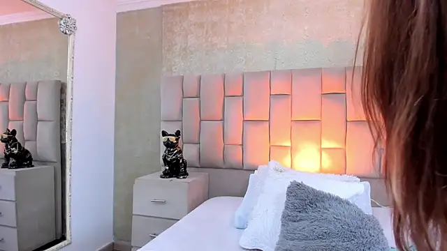 cloesummerr  online show from November 4, 1:54 pm