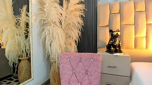 cloesummerr  online show from February 7, 1:09 am