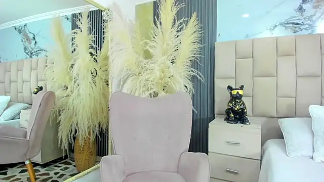 cloesummerr  online show from February 15, 12:47 pm