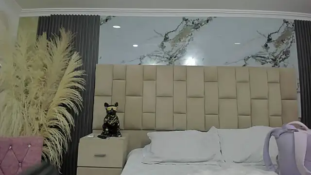 cloesummerr  online show from February 17, 12:23 pm