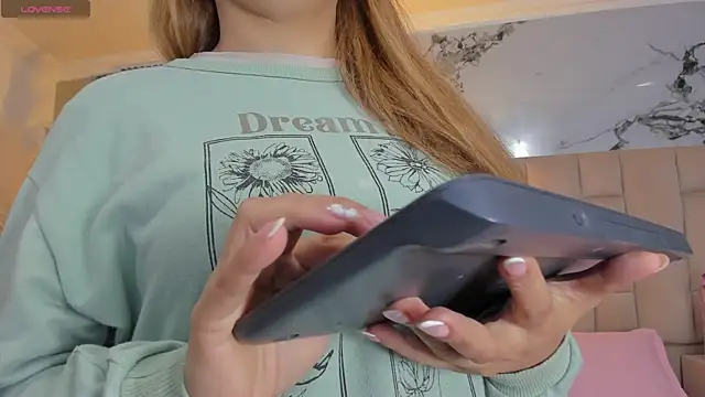 cloesummerr  online show from March 25, 12:55 pm