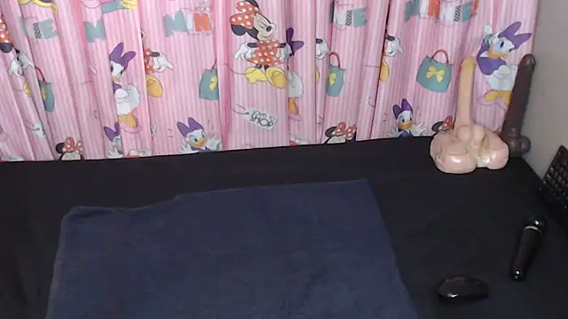 TrishahXo online show from June 11, 6:33 am
