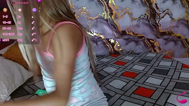 scarlethcooper99 online show from March 3, 10:21 am