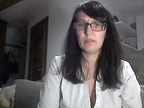 Snapshot of Elena48324 chatting on April 2, 4:59 pm Elena48324 online show from April 2, 4:59 pm