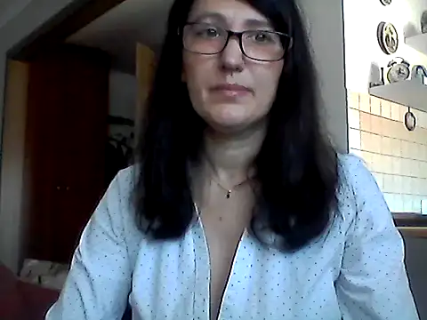 Snapshot of Elena48324 chatting on April 5, 9:17 am Elena48324 online show from April 5, 9:17 am