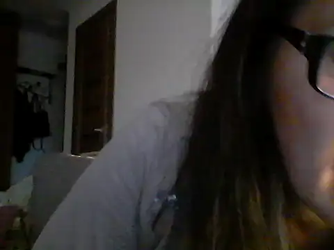 Snapshot of Elena48324 chatting on April 6, 4:52 pm Elena48324 online show from April 6, 4:52 pm
