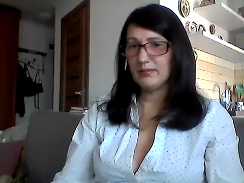 Snapshot of Elena48324 chatting on April 11, 8:07 am Elena48324 online show from April 11, 8:07 am