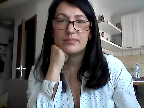 Snapshot of Elena48324 chatting on April 12, 8:41 am Elena48324 online show from April 12, 8:41 am