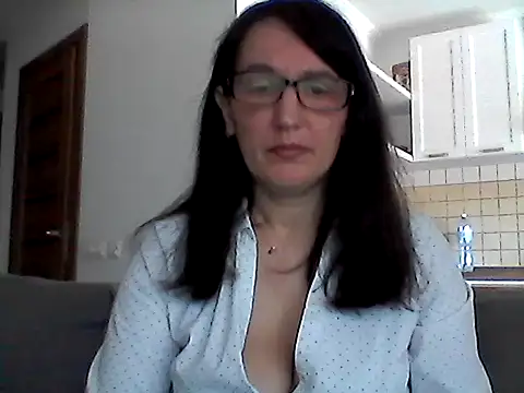 Snapshot of Elena48324 chatting on May 22, 9:48 am Elena48324 online show from May 22, 9:48 am