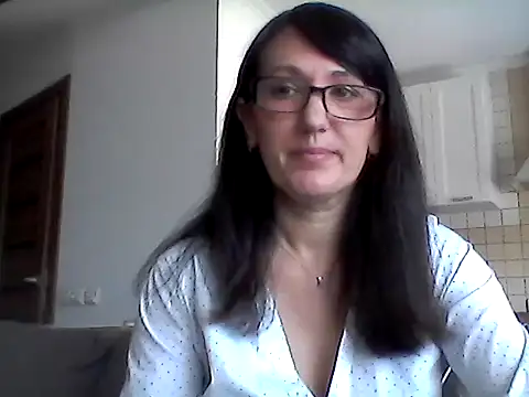 Snapshot of Elena48324 chatting on June 4, 9:26 am Elena48324 online show from June 4, 9:26 am