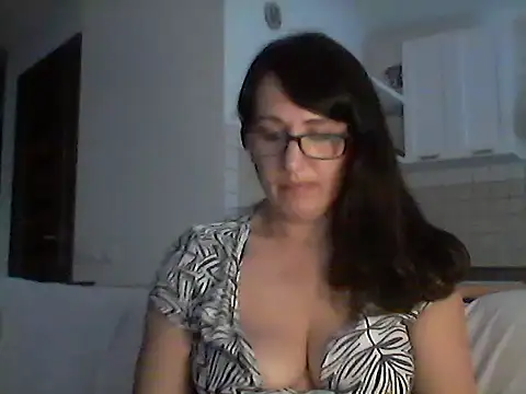 Snapshot of Elena48324 chatting on July 8, 4:33 pm Elena48324 online show from July 8, 4:33 pm
