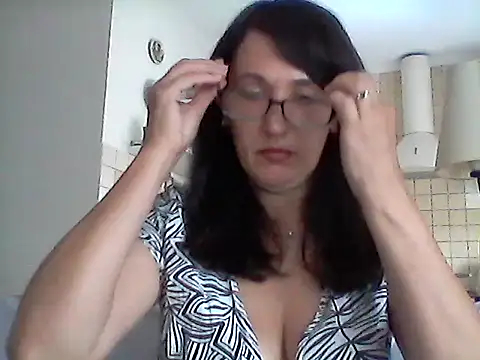 Snapshot of Elena48324 chatting on July 19, 12:53 pm Elena48324 online show from July 19, 12:53 pm
