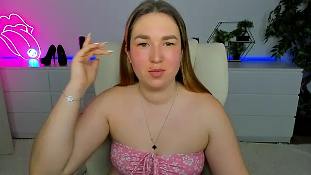 Snapshot of Sofii_darling chatting on March 1, 5:37 pm Sofii darling online show from March 1, 5:37 pm